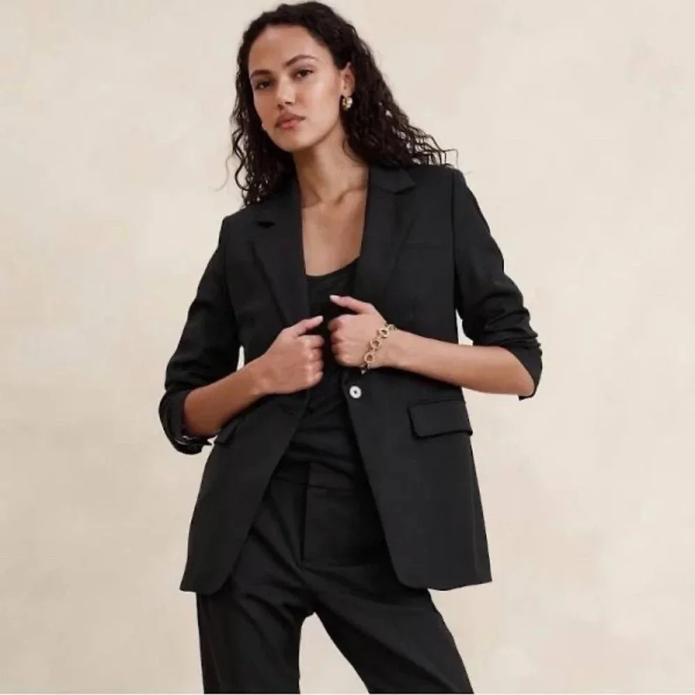 Banana Republic Black 3 Button Structured Blazer  Size 6‎